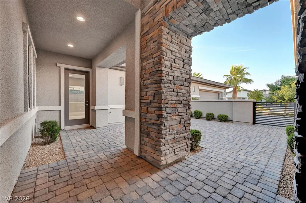 8477 Wolf Mountain, Las Vegas, NV 89129