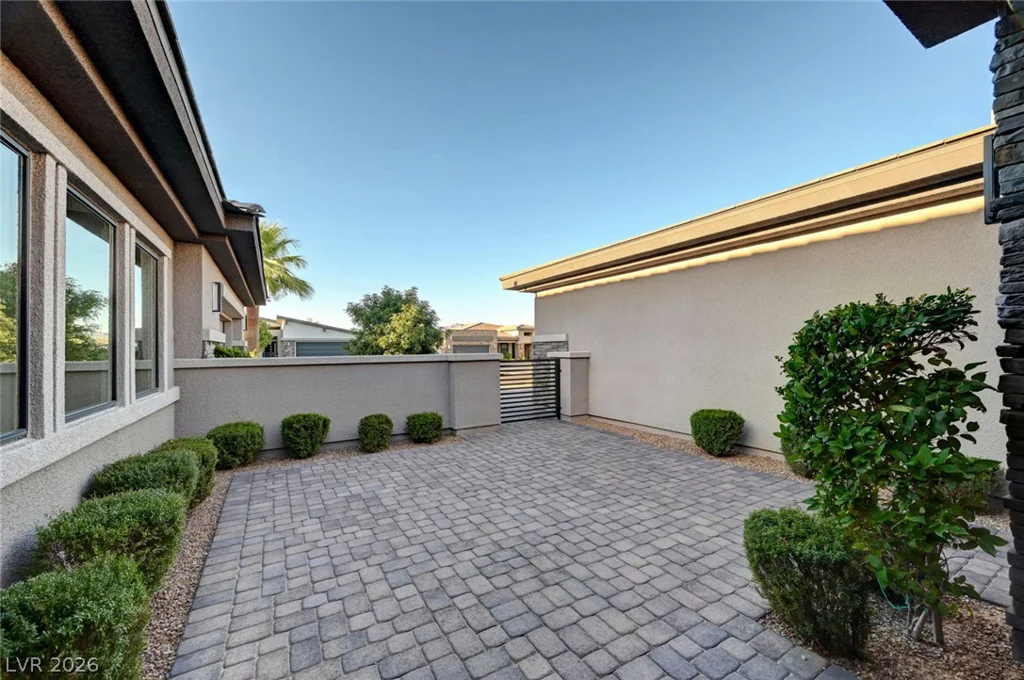 8477 Wolf Mountain, Las Vegas, NV 89129