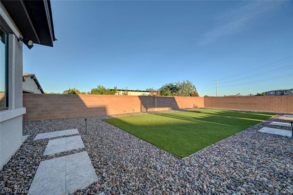 8477 Wolf Mountain, Las Vegas, NV 89129