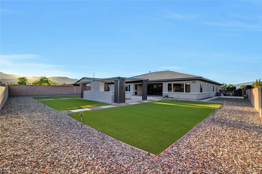 8477 Wolf Mountain, Las Vegas, NV 89129