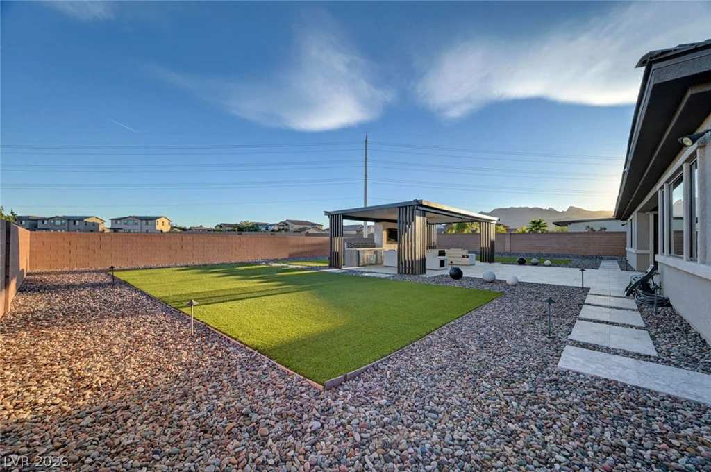 8477 Wolf Mountain, Las Vegas, NV 89129