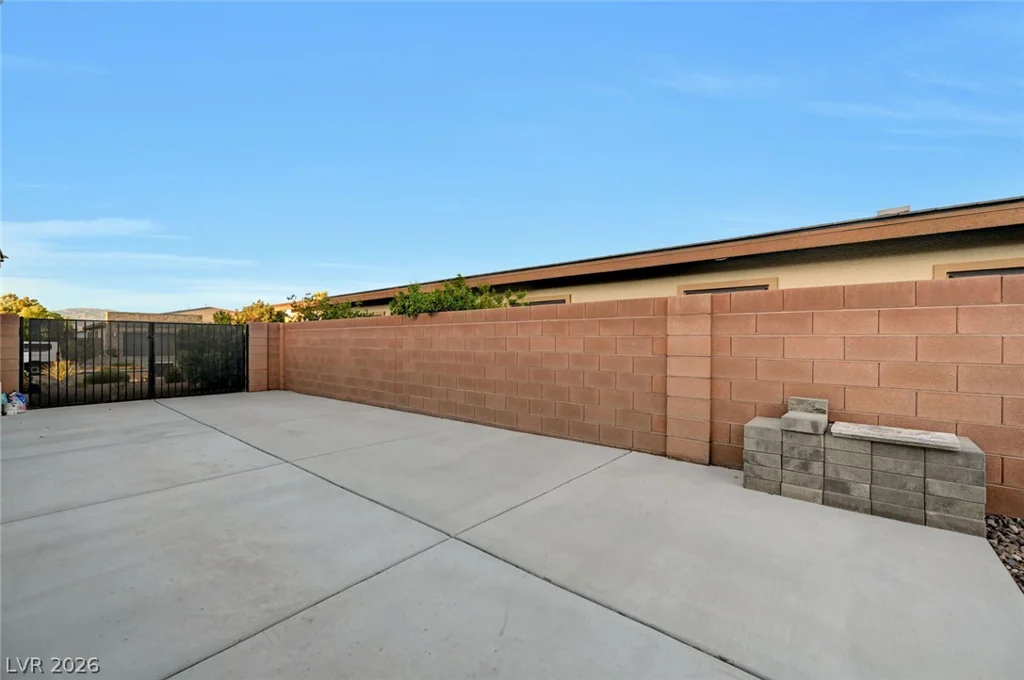 8477 Wolf Mountain, Las Vegas, NV 89129