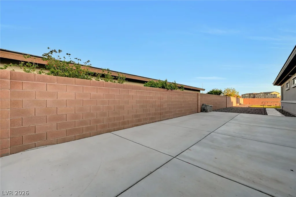 8477 Wolf Mountain, Las Vegas, NV 89129