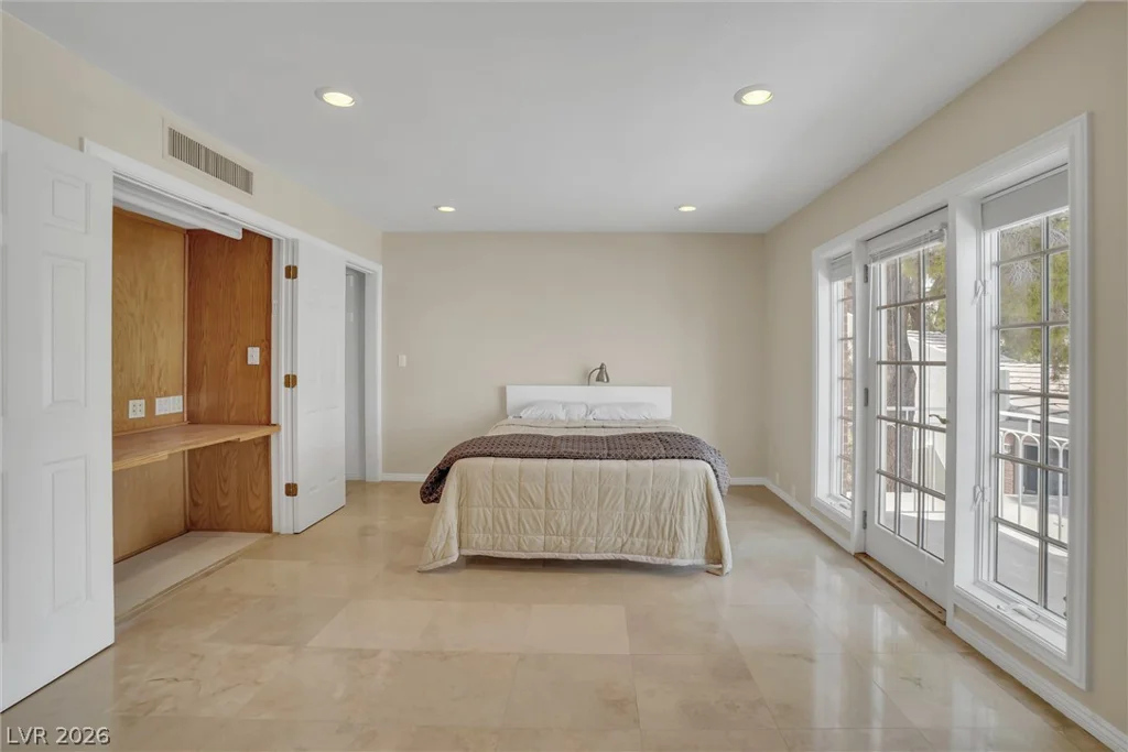 548 Tam O Shanter, Las Vegas, NV 89109
