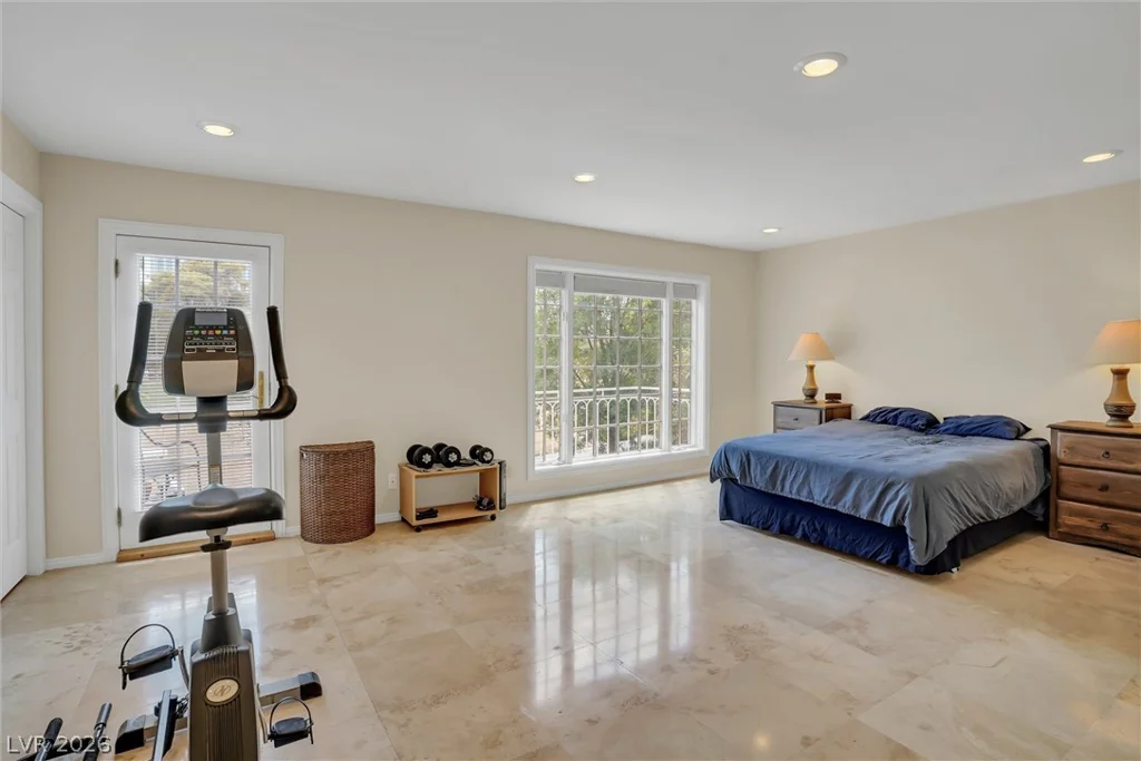 548 Tam O Shanter, Las Vegas, NV 89109
