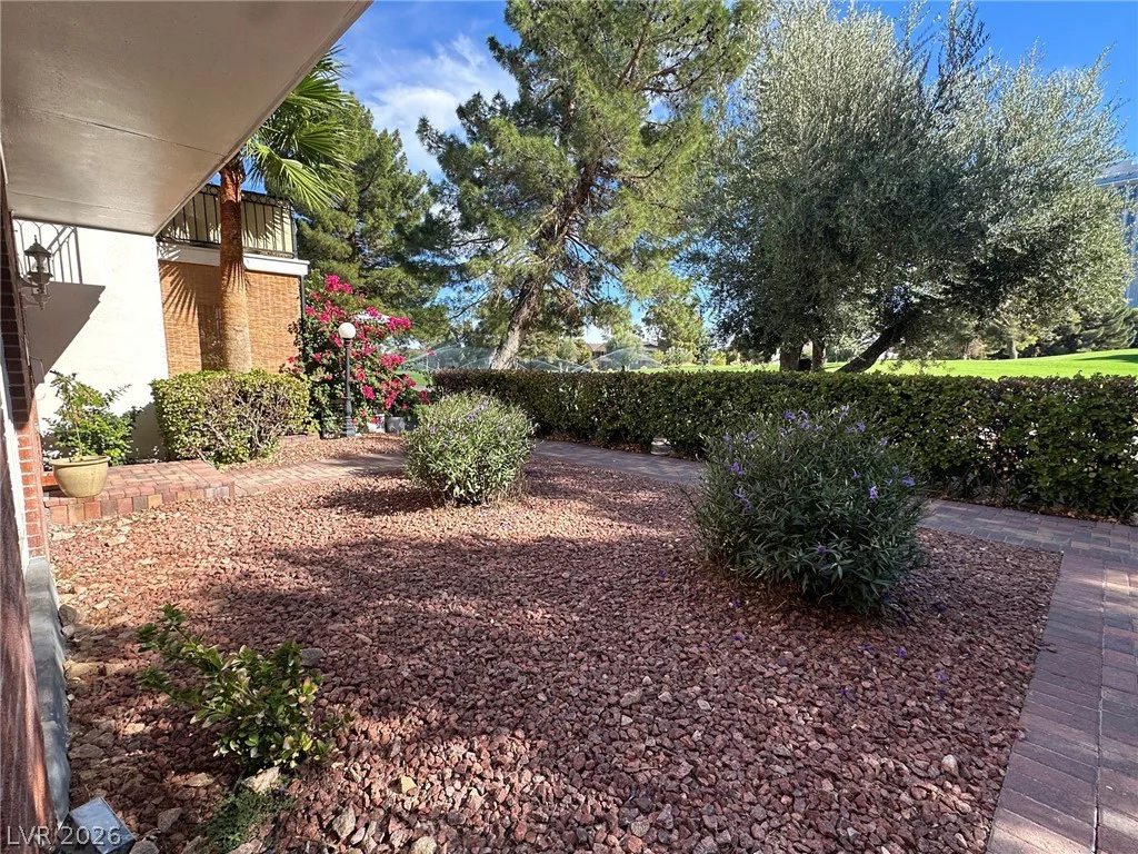 548 Tam O Shanter, Las Vegas, NV 89109