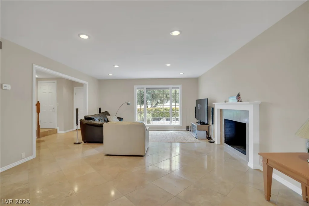 548 Tam O Shanter, Las Vegas, NV 89109