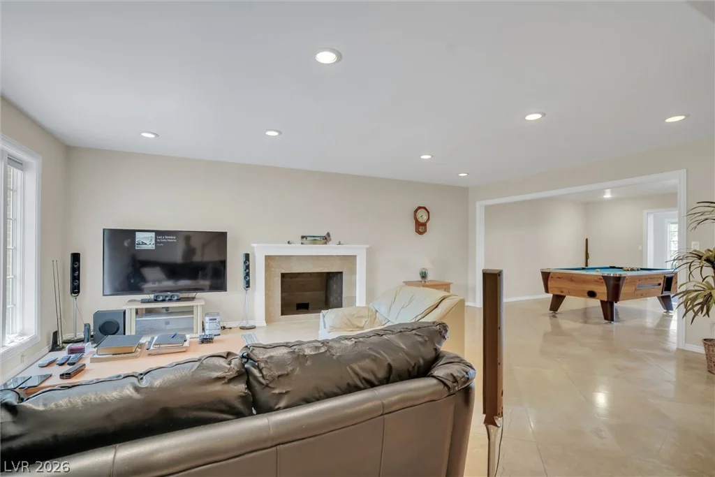 548 Tam O Shanter, Las Vegas, NV 89109