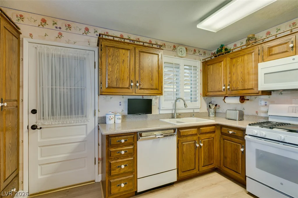 661 Burton, Henderson, NV 89015