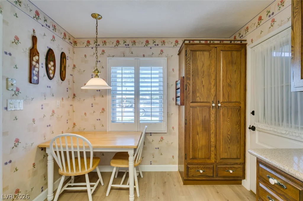 661 Burton, Henderson, NV 89015