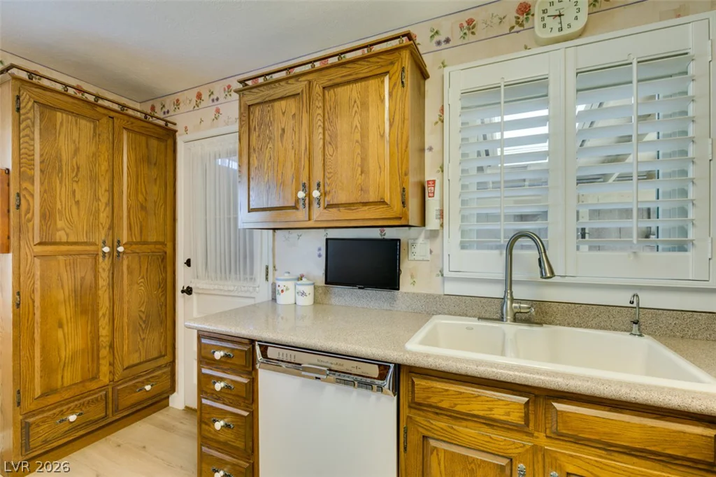 661 Burton, Henderson, NV 89015