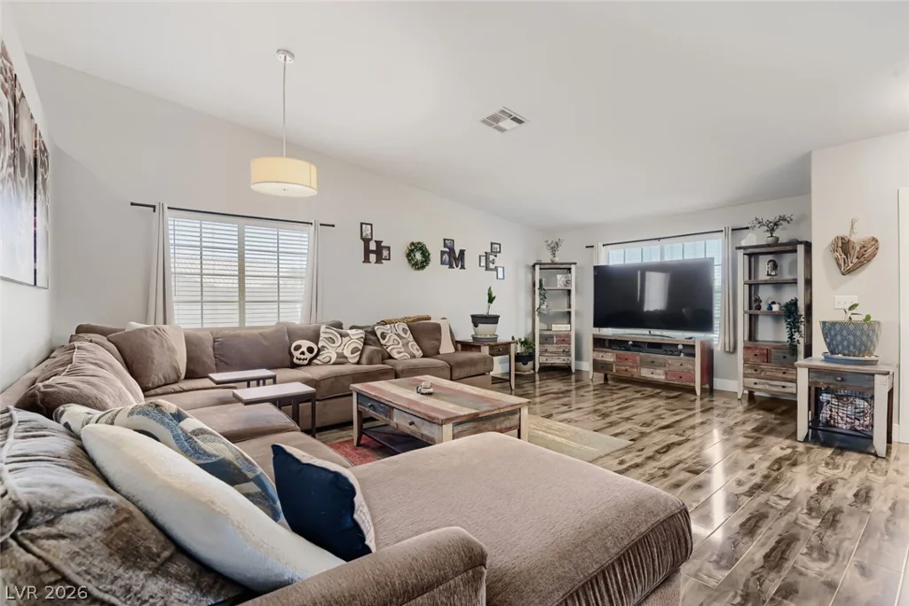5218 Willowdale, North Las Vegas, NV 89031