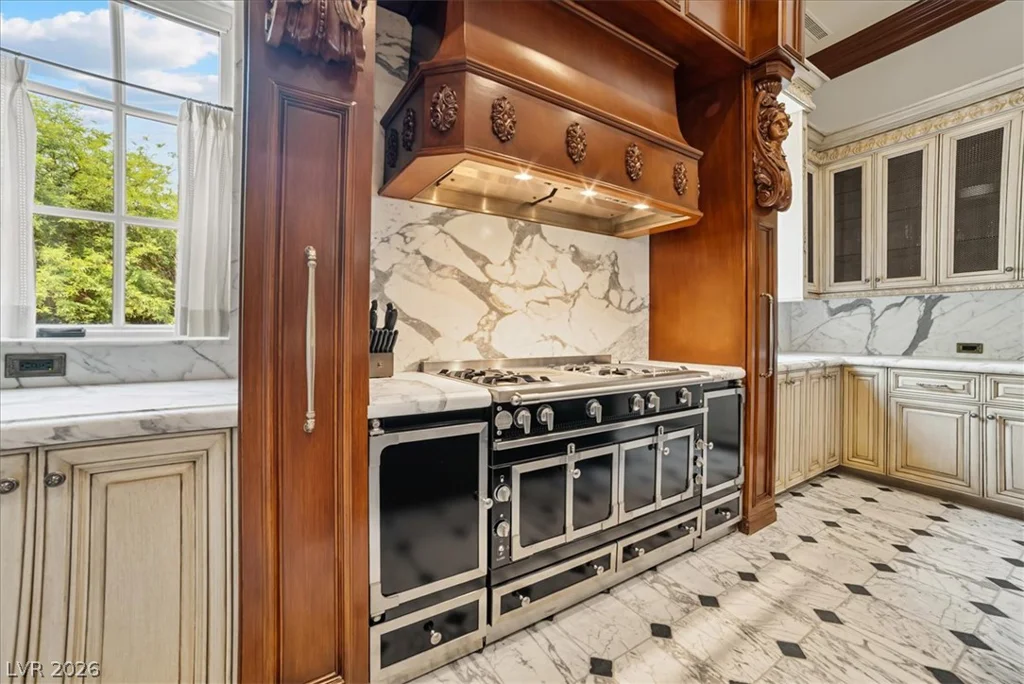 19 Eagles Landing, Las Vegas, NV 89141