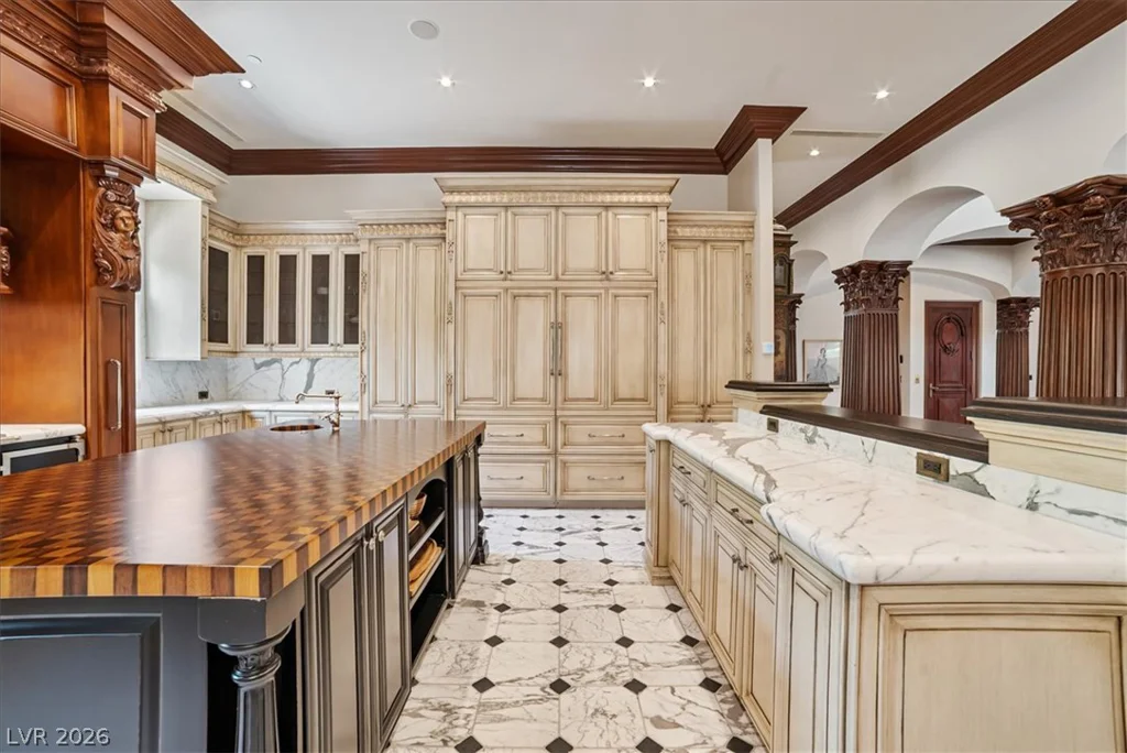 19 Eagles Landing, Las Vegas, NV 89141