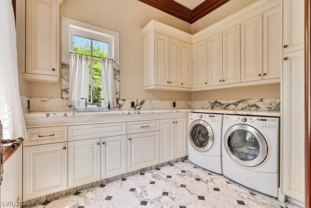 19 Eagles Landing, Las Vegas, NV 89141