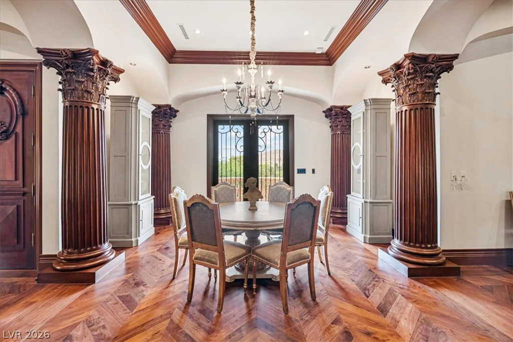 19 Eagles Landing, Las Vegas, NV 89141