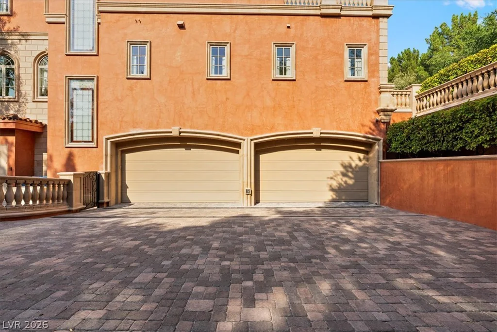 19 Eagles Landing, Las Vegas, NV 89141