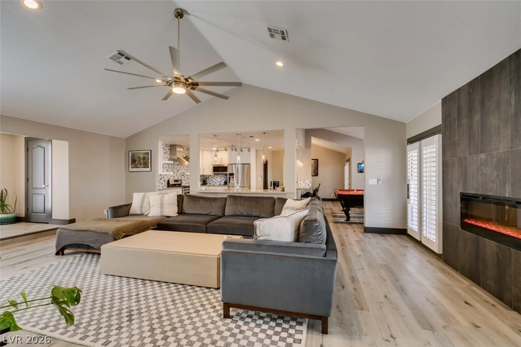 1909 Blackpool, Las Vegas, NV 89128