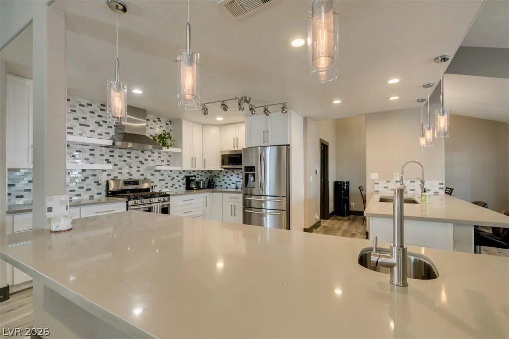 1909 Blackpool, Las Vegas, NV 89128