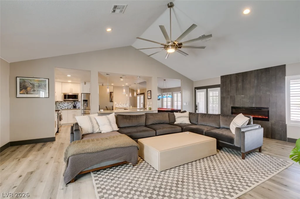 1909 Blackpool, Las Vegas, NV 89128
