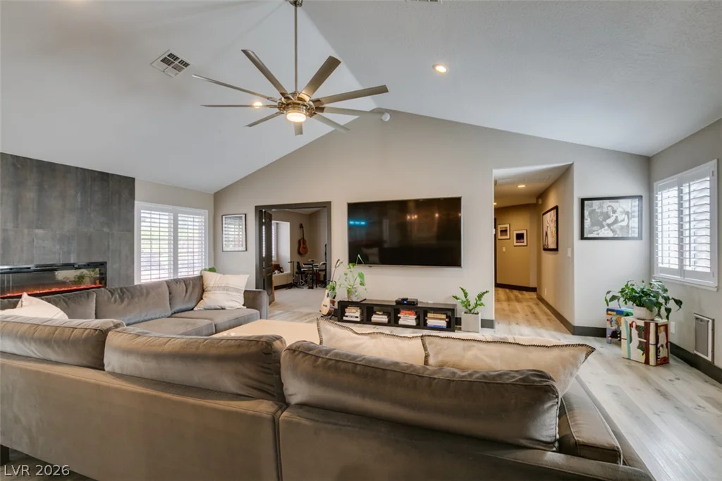1909 Blackpool, Las Vegas, NV 89128