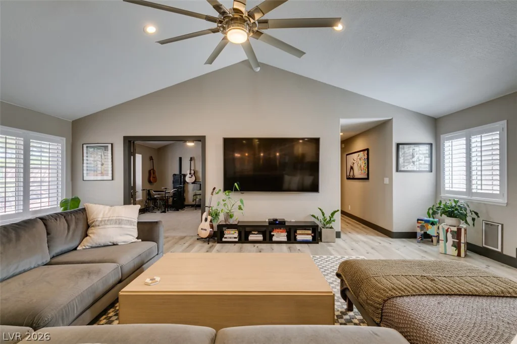 1909 Blackpool, Las Vegas, NV 89128
