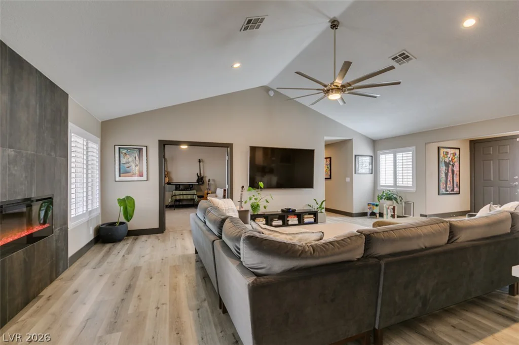 1909 Blackpool, Las Vegas, NV 89128