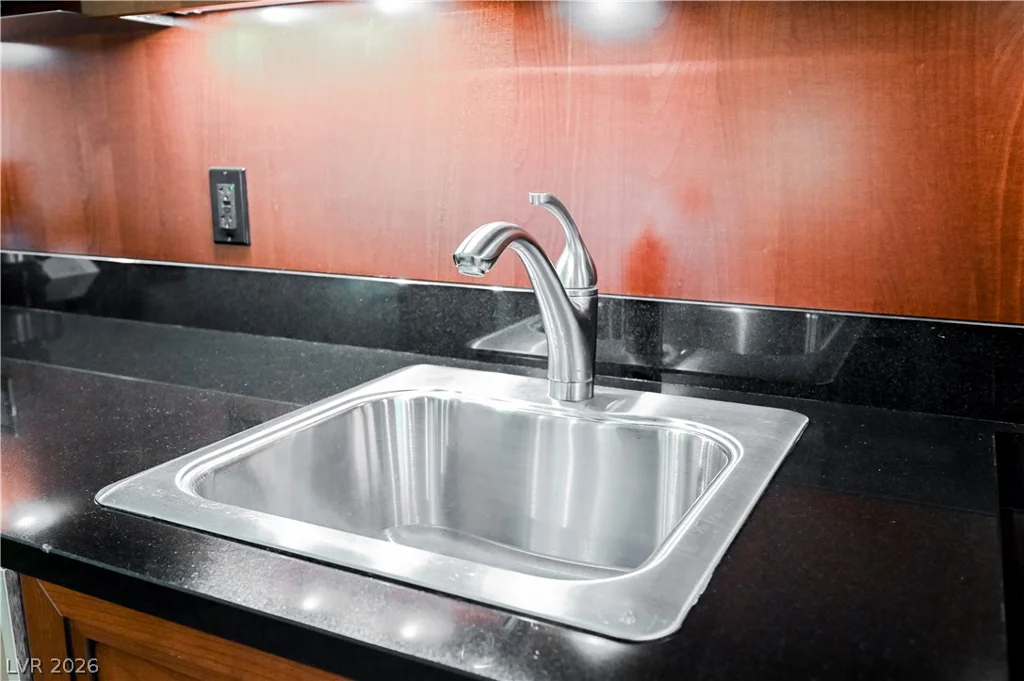 145 HARMON, Las Vegas, NV 89109