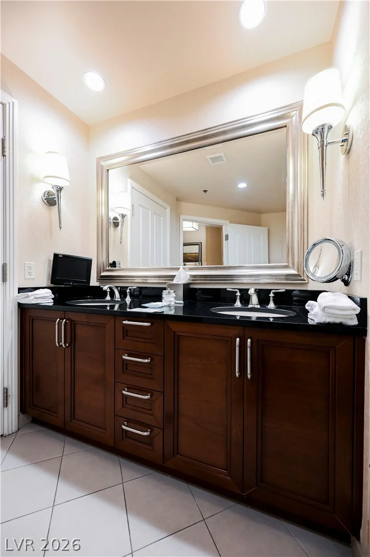 145 HARMON, Las Vegas, NV 89109