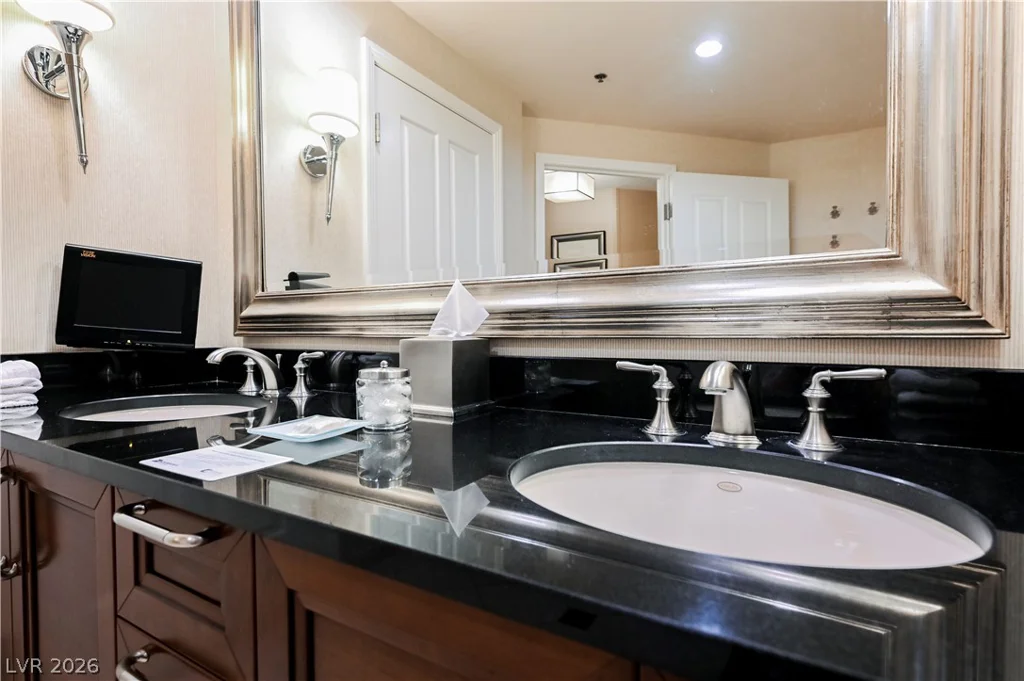 145 HARMON, Las Vegas, NV 89109
