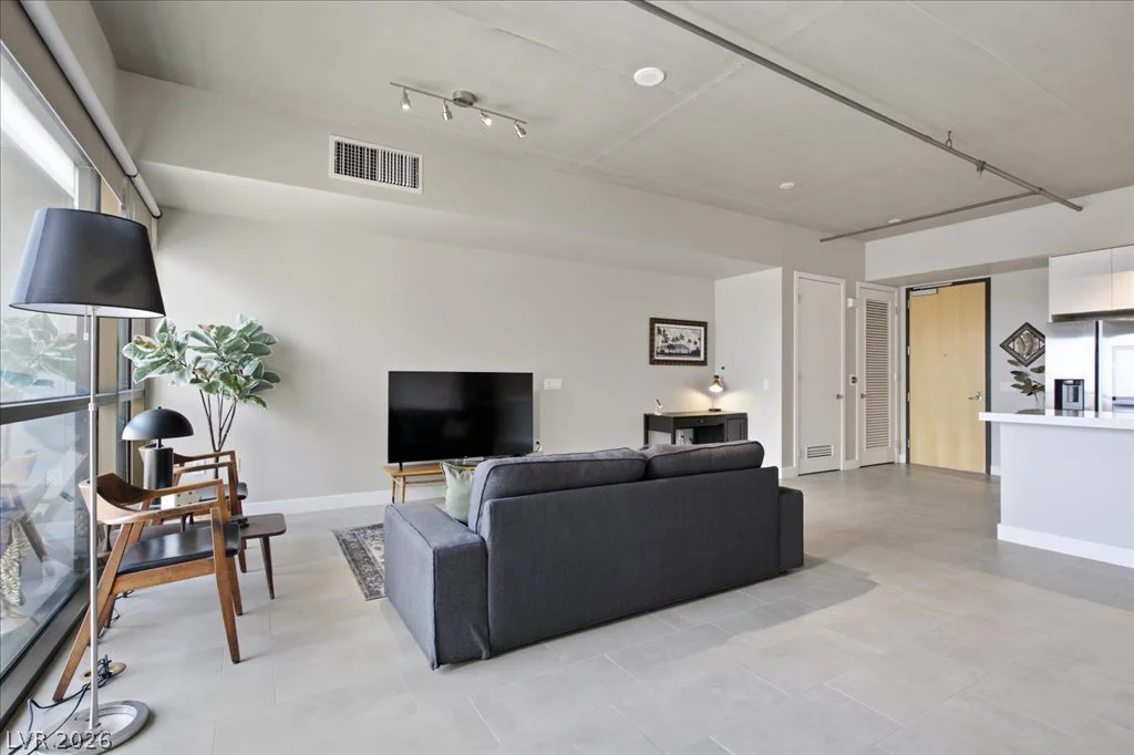 353 Bonneville, Las Vegas, NV 89101