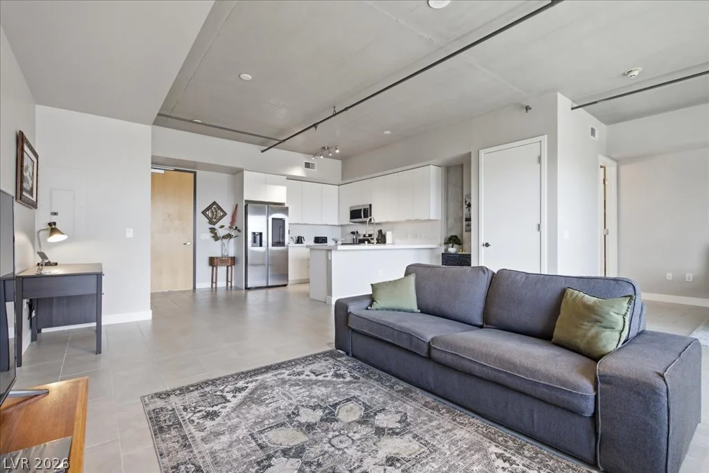 353 Bonneville, Las Vegas, NV 89101