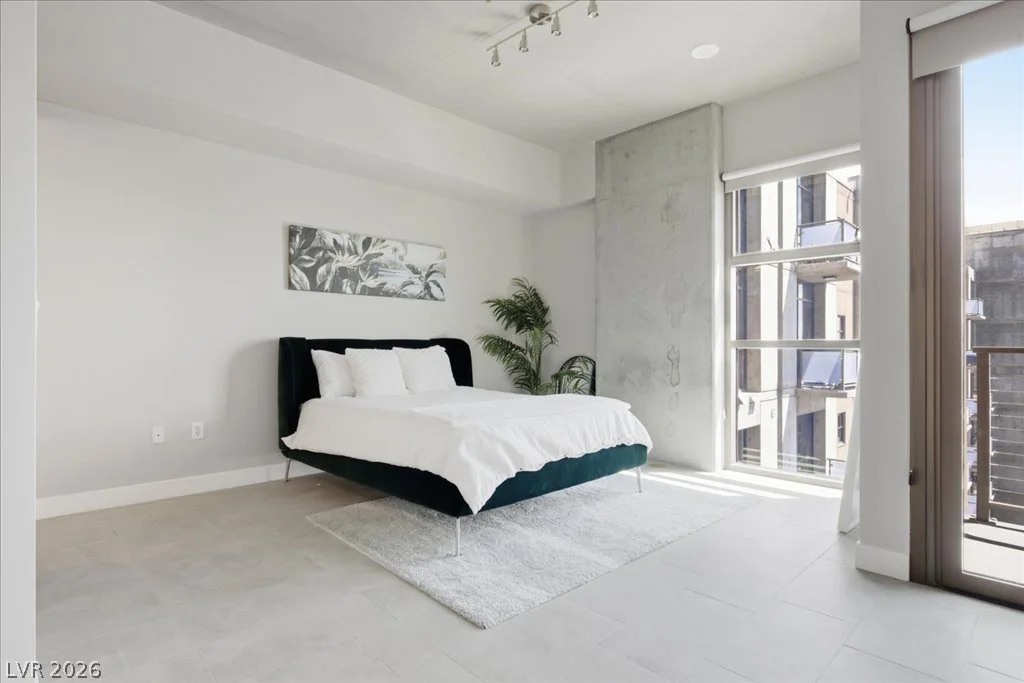 353 Bonneville, Las Vegas, NV 89101