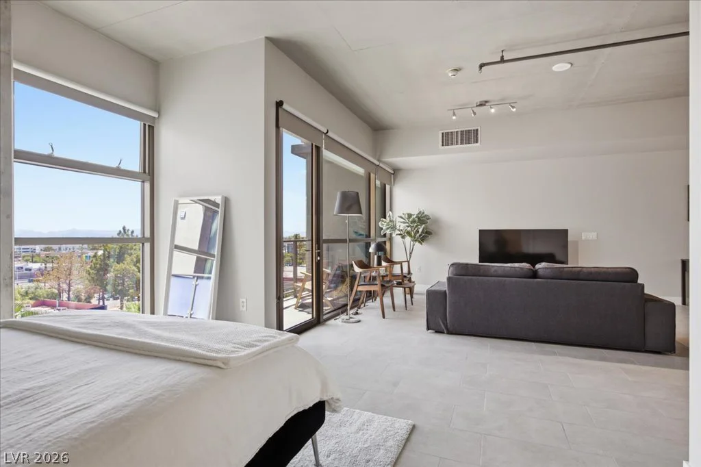 353 Bonneville, Las Vegas, NV 89101