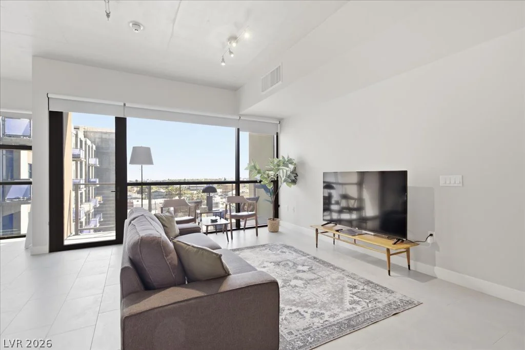 353 Bonneville, Las Vegas, NV 89101