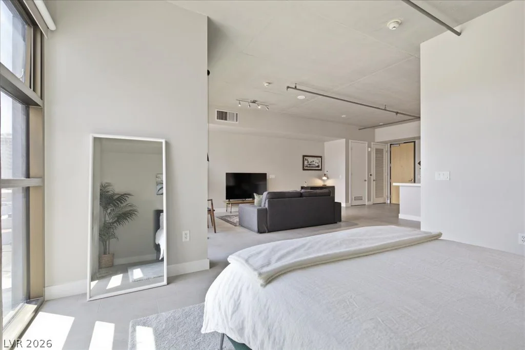 353 Bonneville, Las Vegas, NV 89101