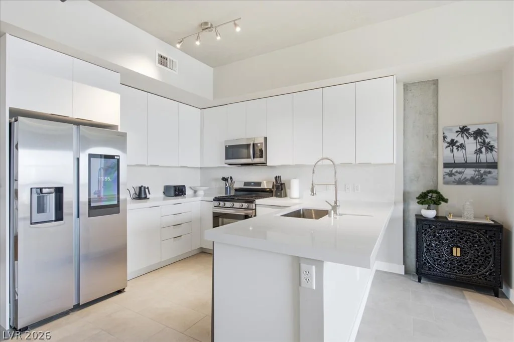 353 Bonneville, Las Vegas, NV 89101