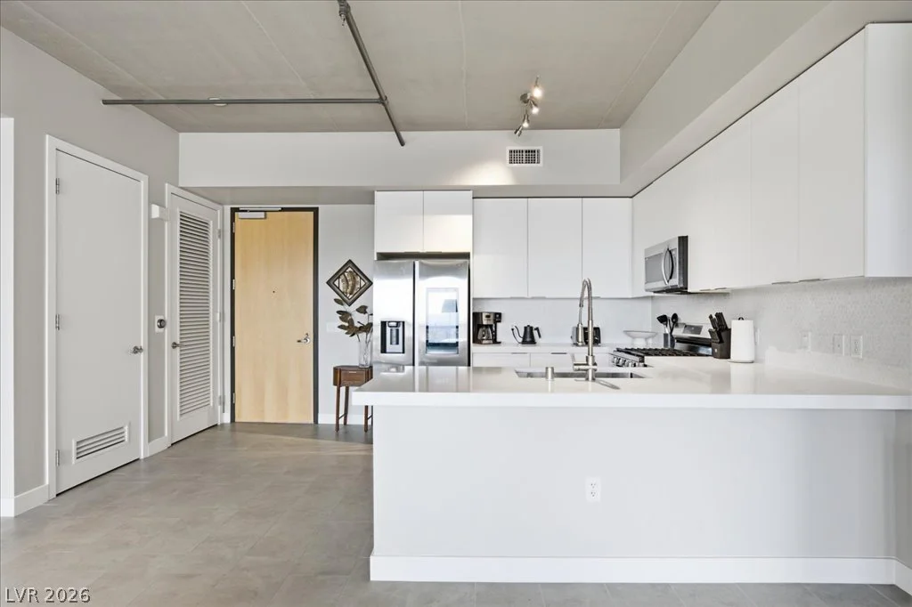 353 Bonneville, Las Vegas, NV 89101