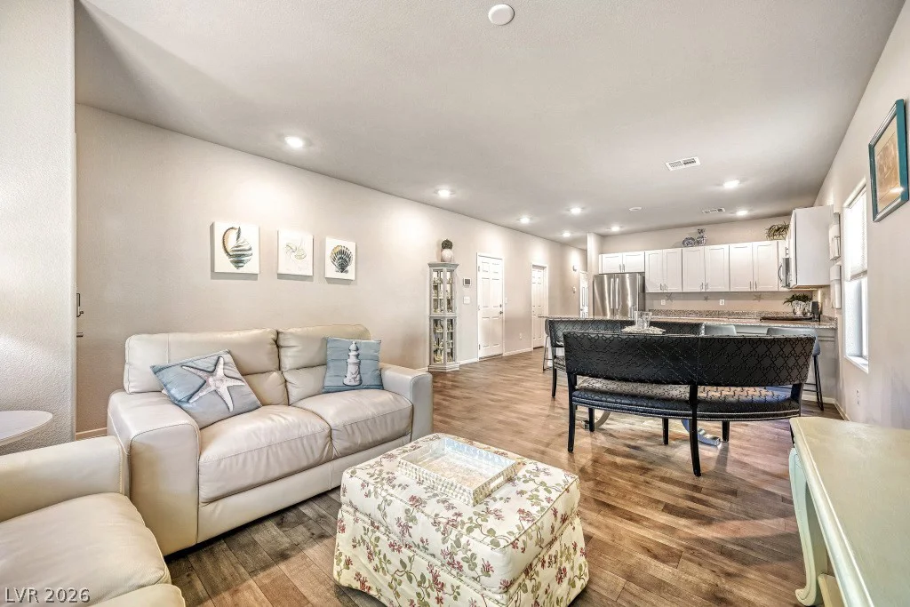 4352 Meadow Glade, North Las Vegas, NV 89084