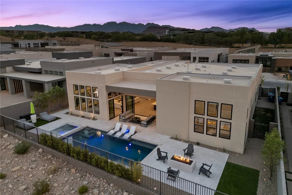 11233 Desert Heights, Las Vegas, NV 89135