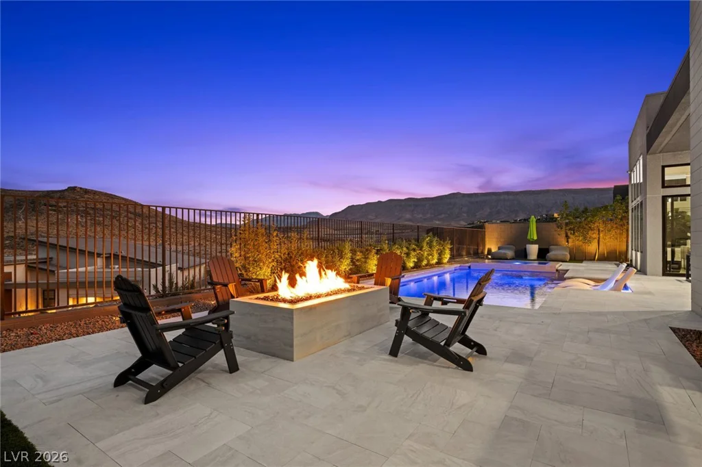 11233 Desert Heights, Las Vegas, NV 89135
