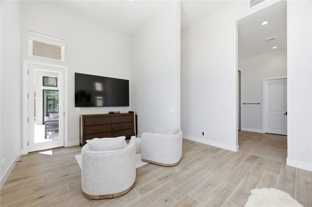 11233 Desert Heights, Las Vegas, NV 89135