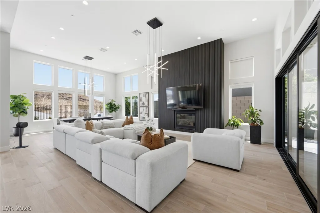 11233 Desert Heights, Las Vegas, NV 89135