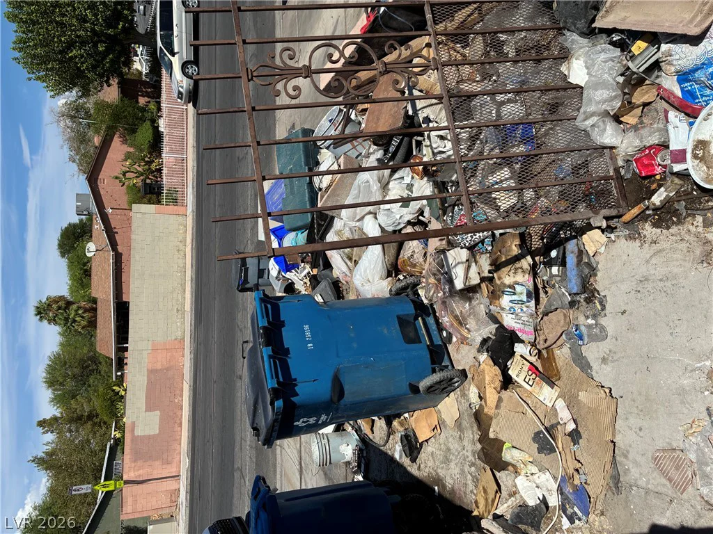 2744 Searles, Las Vegas, NV 89101