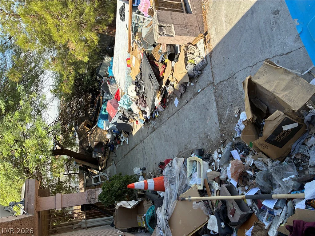 2744 Searles, Las Vegas, NV 89101