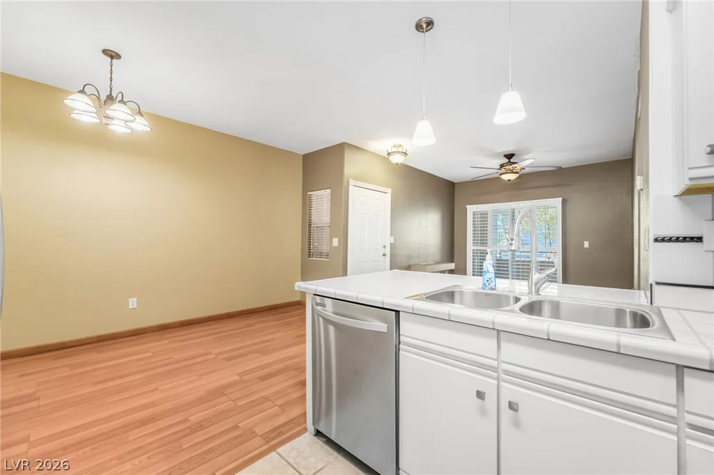 5751 Hacienda, Las Vegas, NV 89122