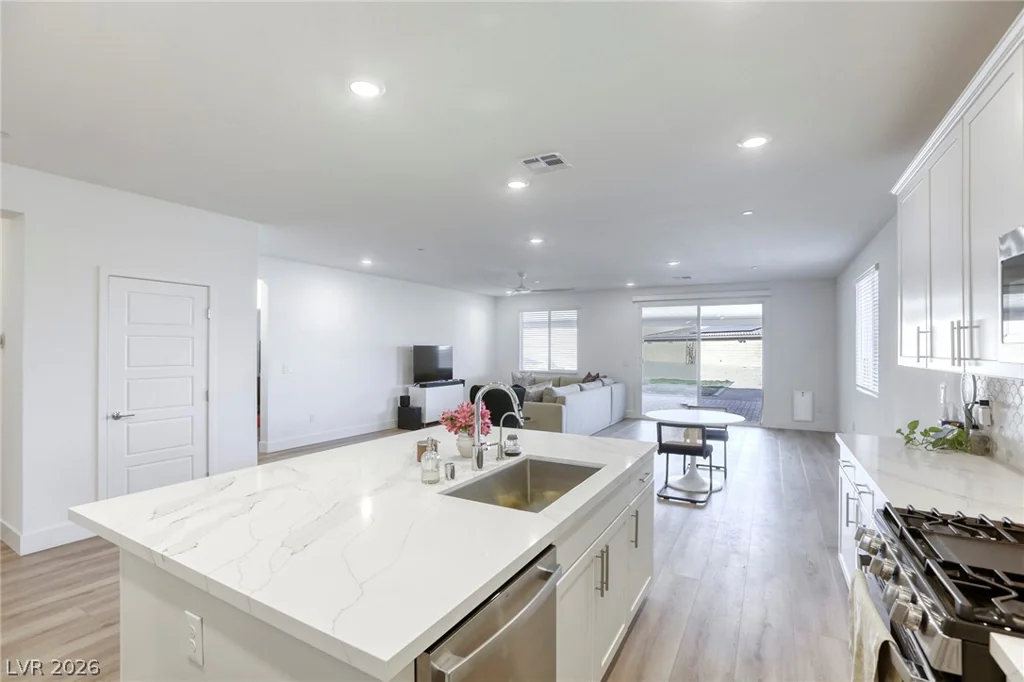 6104 Avery Pointe, Las Vegas, NV 89166