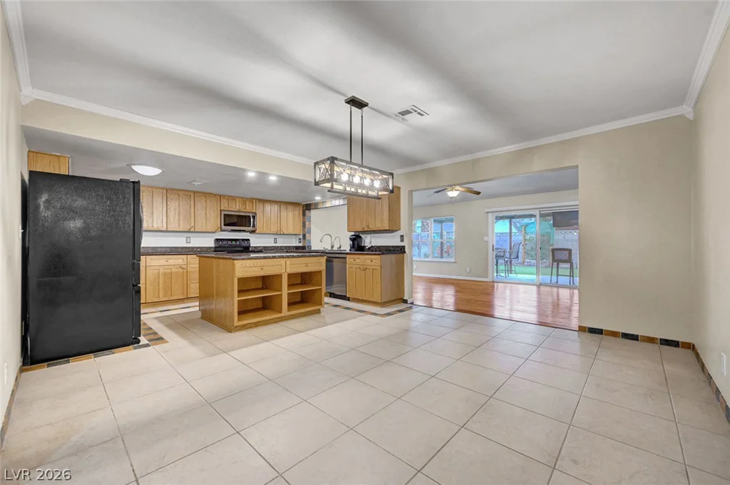 5817 Mary, Las Vegas, NV 89108