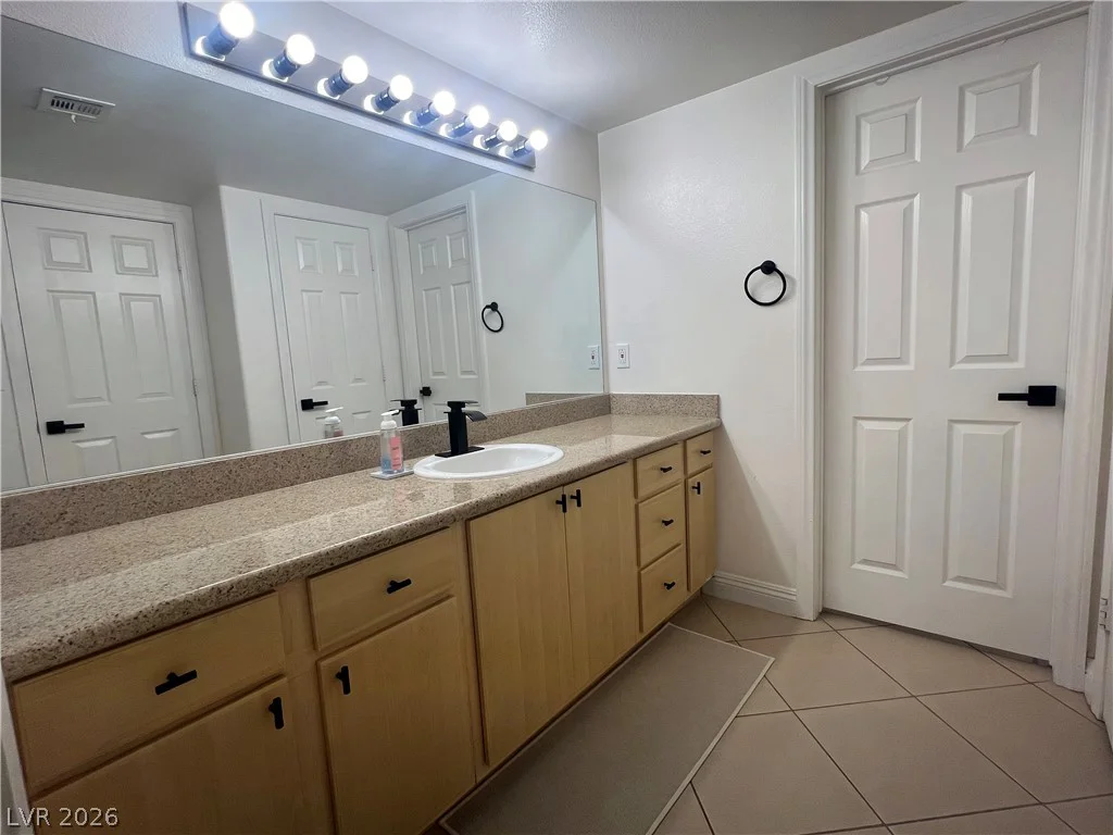8000 Badura, Las Vegas, NV 89113