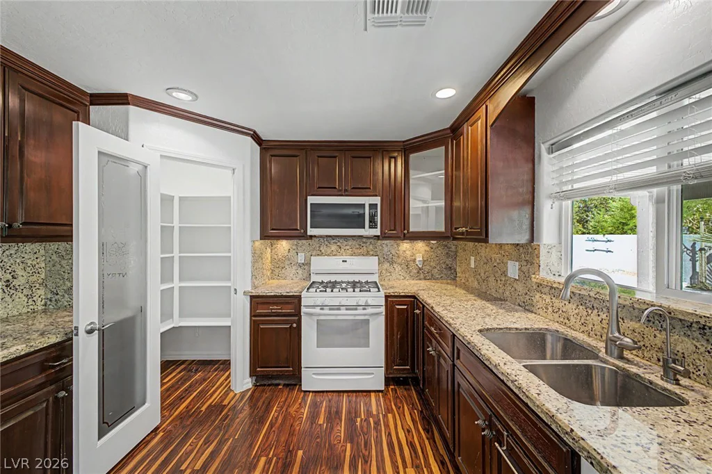 6500 Wild Horse, Las Vegas, NV 89108